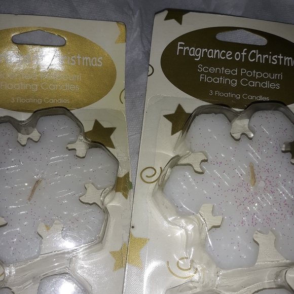 Beautifully fragranced floating snowflake candles - Picture 3 of 5